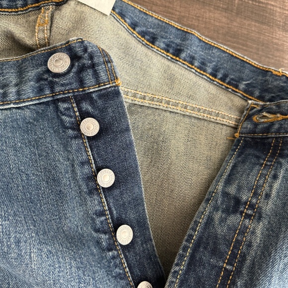 Levi's‎ Strauss Co. Men's 501 Medium Wash Button Fly Denim Jeans Size 36W 34L - Picture 6 of 7